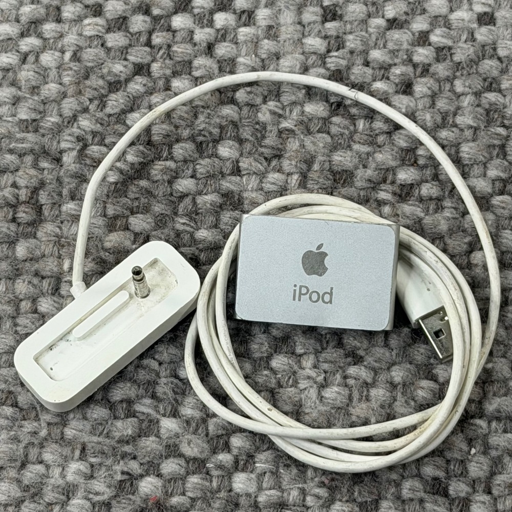 Apple iPod shuffle 2nd Gen 1GB Silver A1204 Clip MP3 Player with Dock USB Cable